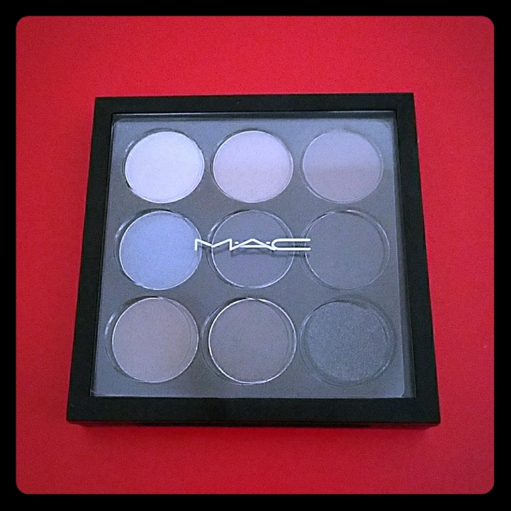 MAC eyeshadow Navy times Nine